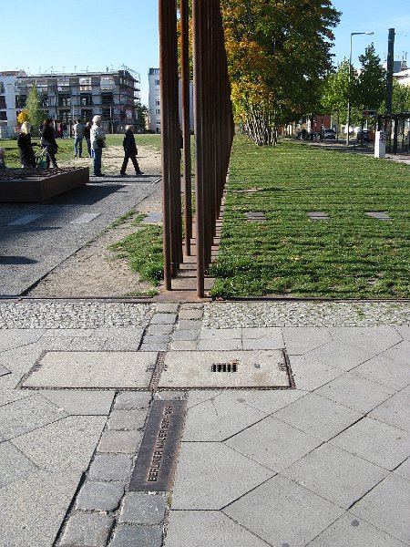 IMG_3689.JPG - Bernauer Strasse, Berlin Wall Memorial