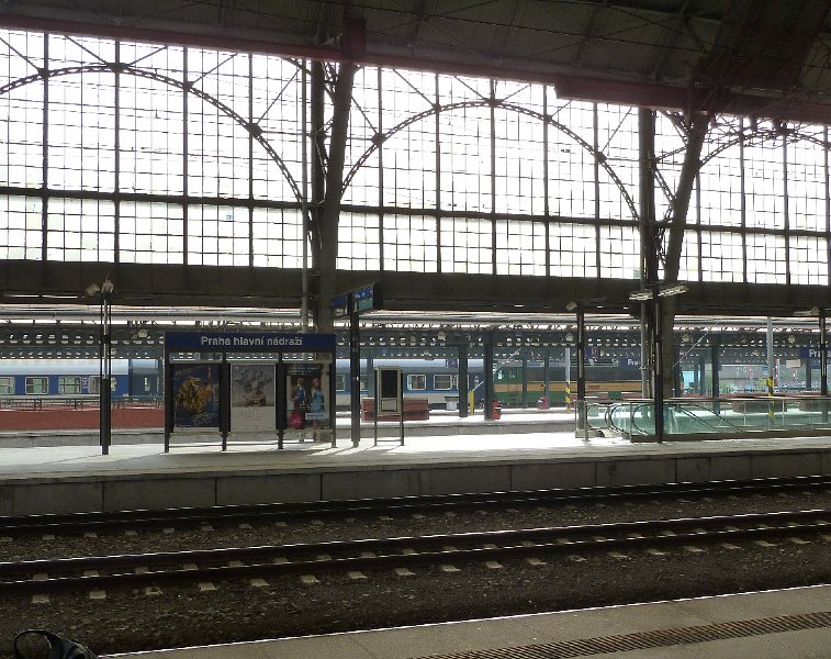 P1080827.JPG - Prague railway station