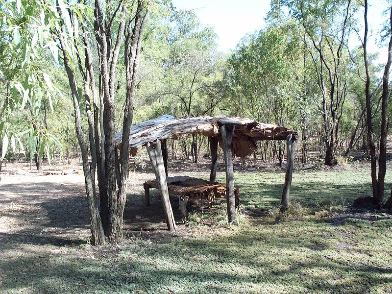 dcp_1260.jpg - Elsey NP, Mataranka, NT, Aboriginal shelters